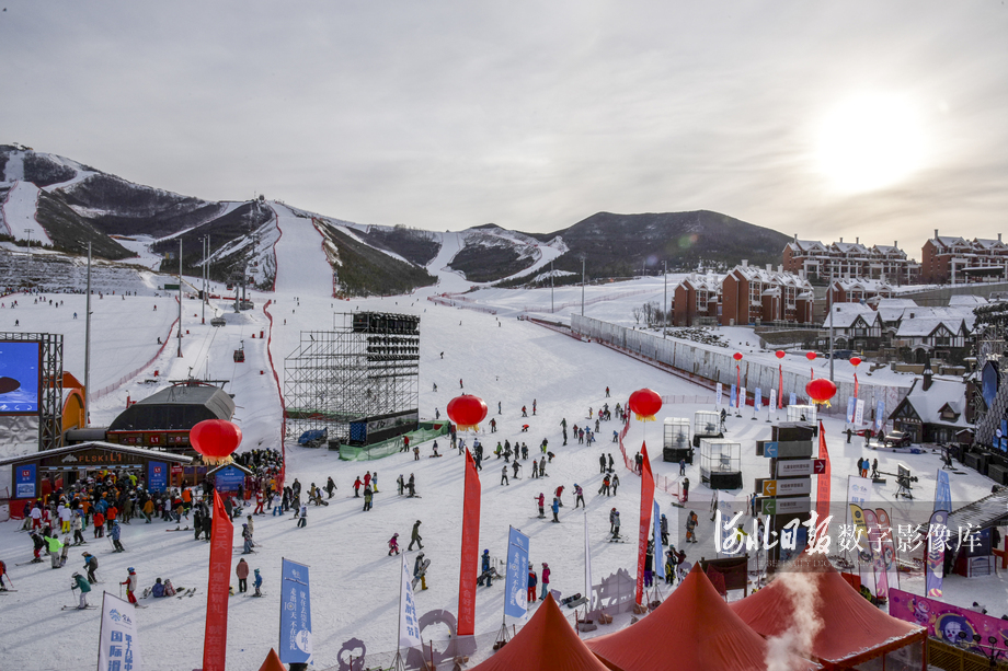 富龙滑雪场风光.jpg